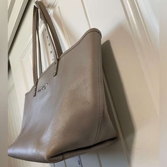 Salvatore Ferragamo gold Leather bag - Picture 5 of 14